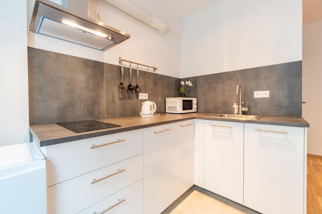 Brand New Two Room Apartment #26 With Free Secure Parking Close To Center Πράγα Εξωτερικό φωτογραφία